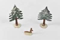 Winterliche Szene - Zwei Bäume und ein Reh aus Prägepappe