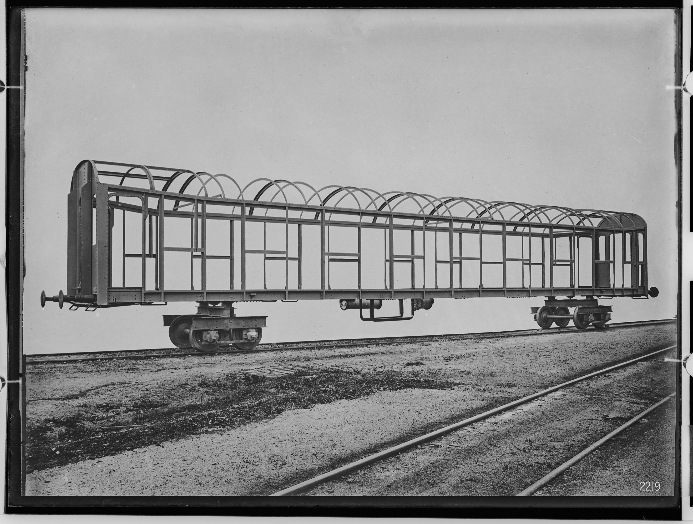 fotografie-vierachsiger-d-zugwagen-erste-klasse-fuer-rumaenien-kastengerippe-1923-11958.jpg