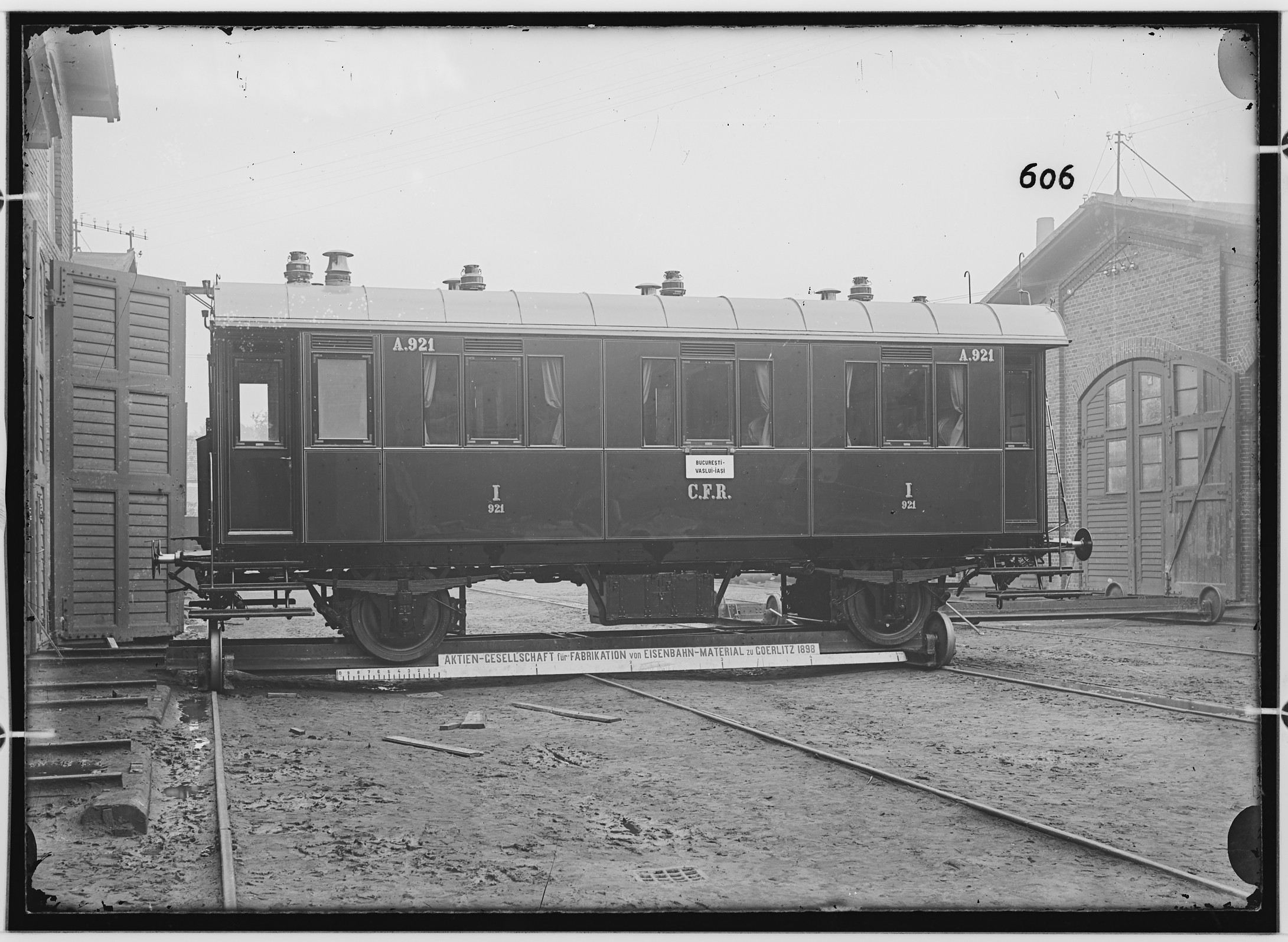 fotografie-zweiachsiger-personenwagen-erste-klasse-1898-13248.jpg